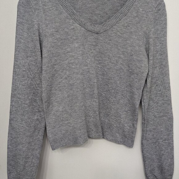 Stradivarius Soft-touch basic knit sweater in grey, v-neck - Picture 4 of 6